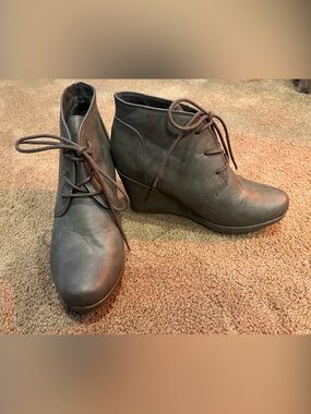 Women's Lace-Up Wedge Ankle Boot - Gray